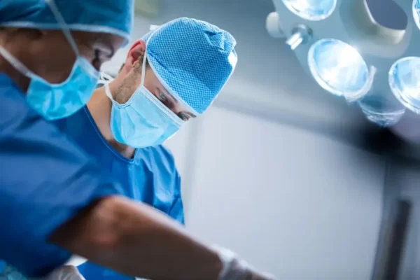 La práctica quirúrgica involucra un compromiso
