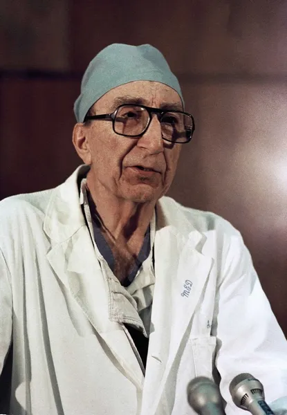 Michael DeBakey, un destacado cirujano de la era moderna