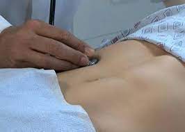 Auscultación abdominal en pacientes con abdomen agudo